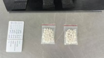男子过海关神情紧张,竟是鞋垫藏了可卡因! 男子过海关神情紧张,竟是鞋垫藏了可卡因!