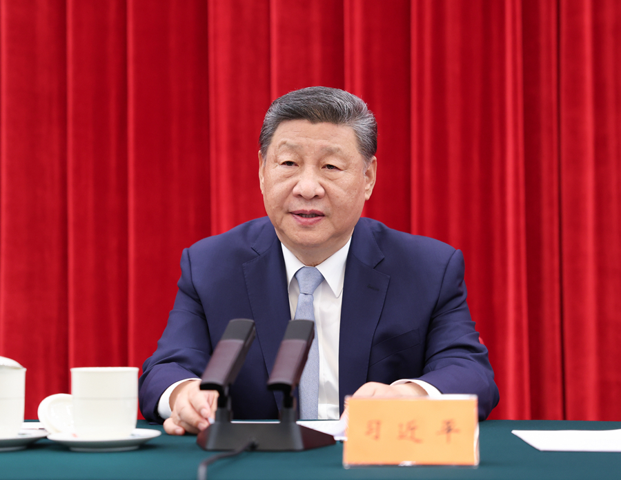   6月13日，中共中央在北京人民大会堂举行纪念陈云同志诞辰120周年座谈会。中共中央总书记、国家主席、中央军委主席习近平发表重要讲话。新华社发（王壮飞 摄）