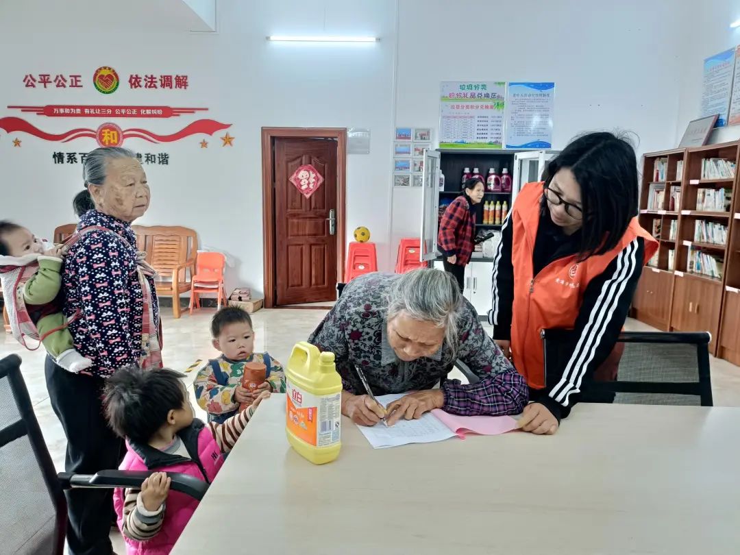 村民通过参与绿美建设，获取积分可换取生活用品。通讯员供图