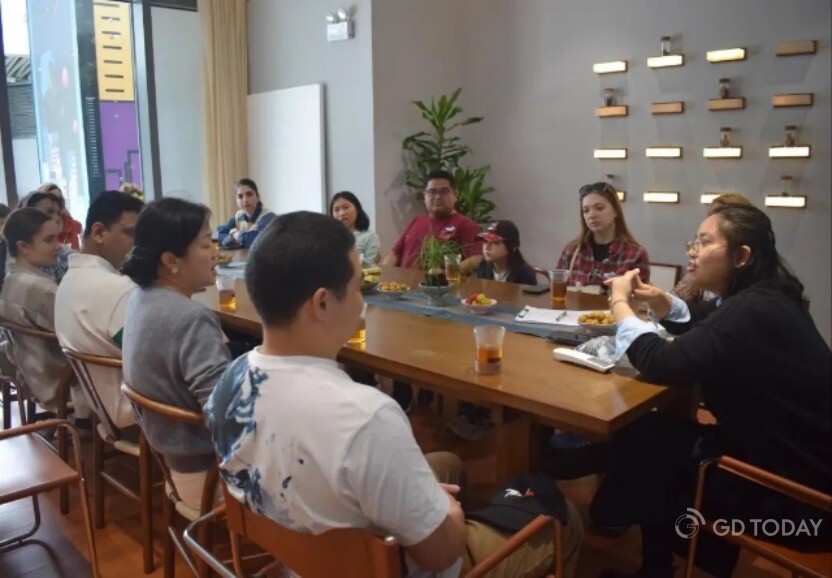 In voluntary activities in Nansha, suggestion for community improvement were collected as well as chatting.