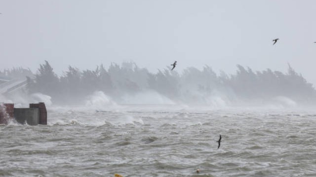 台风“摩羯”已离开广东并移向北部湾，粤西周六继续有暴雨到大暴雨