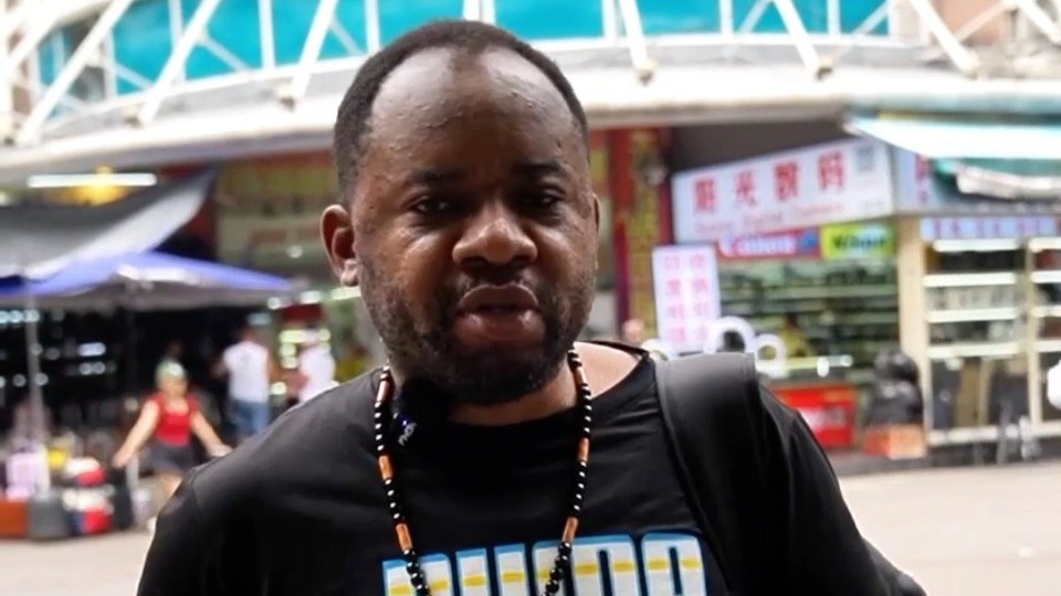 This African trader's Cantonese will blow you away! Listen to him sing a classic Cantonese song