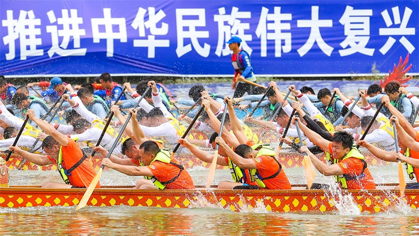 Realizada corrida de barcos-dragão da Grande Área da Baía de Guangdong-Hong Kong-Macau