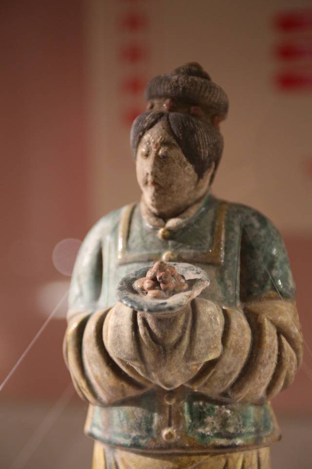 唐三彩荔枝仕女俑，现藏重庆中国三峡博物馆。图源视觉中国