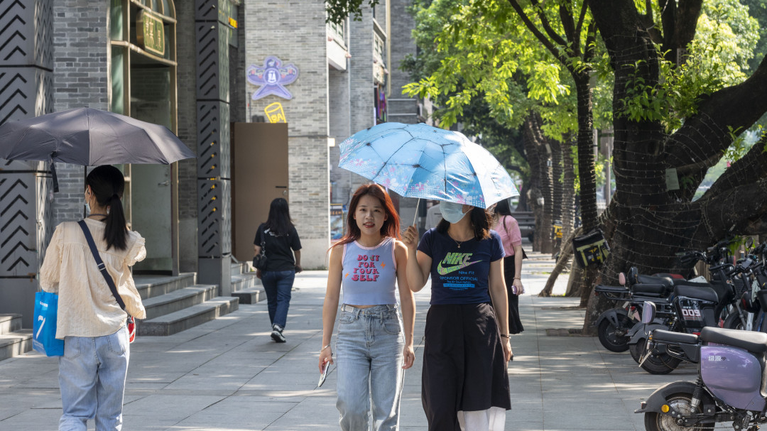 Guangdong embraces heat wave with thunderstorms alerts ahead