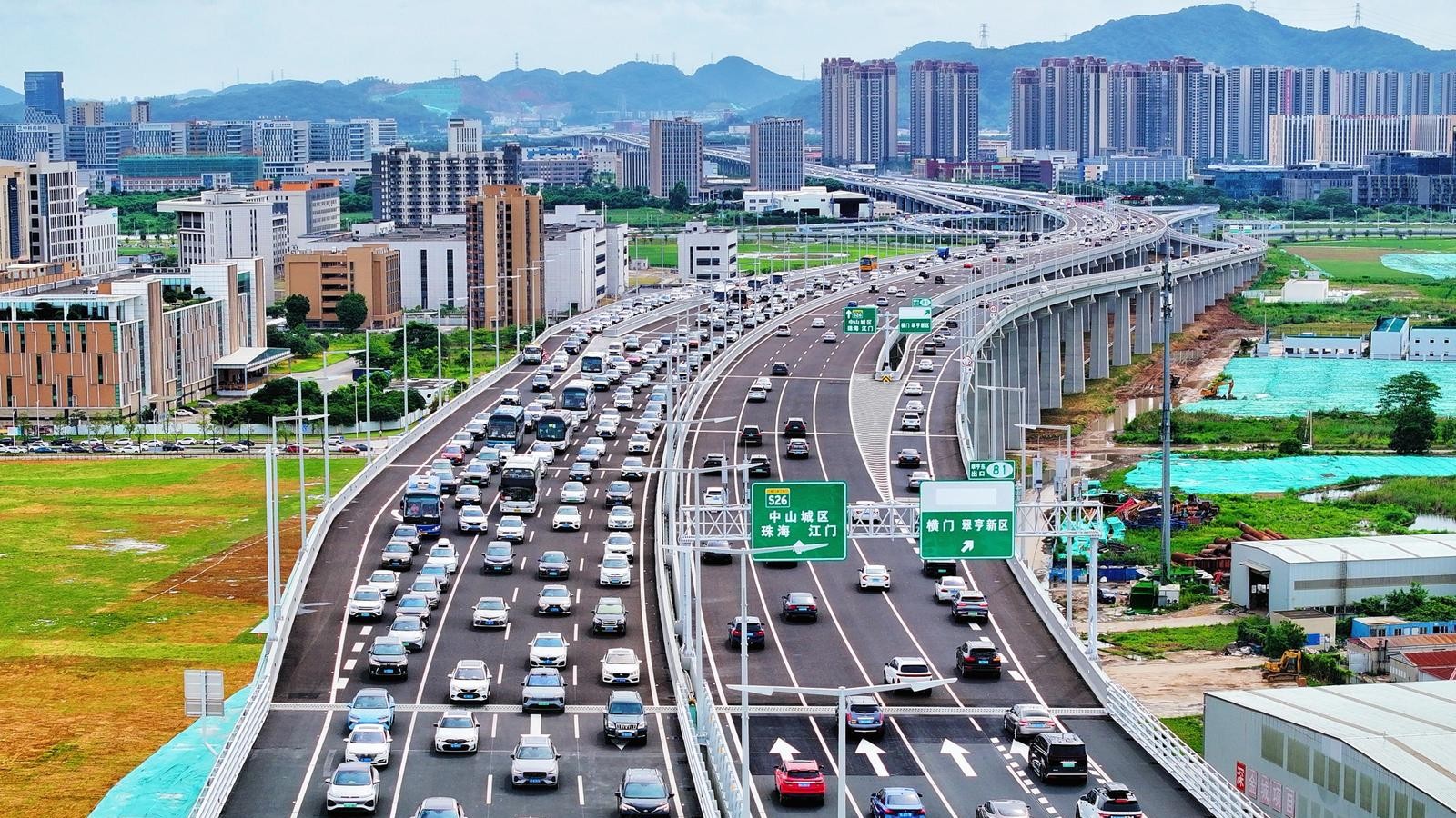 Shenzhen-Zhongshan Link sees traffic volume surpassing 720,000 vehicles in its first week of operation