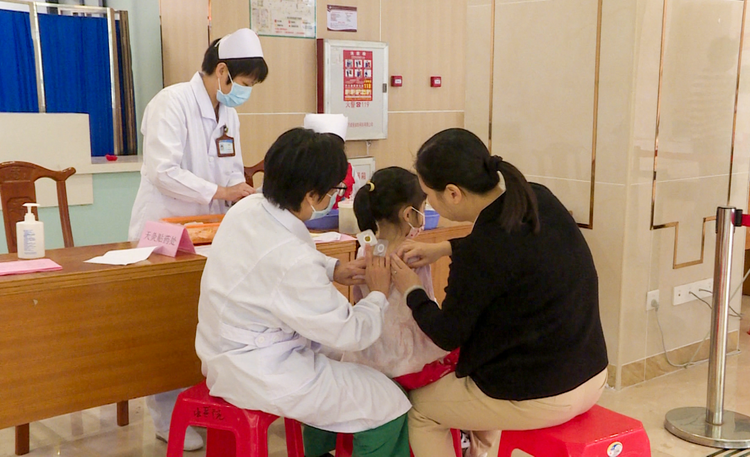 云浮罗定市中医院启动三九天灸贴敷活动