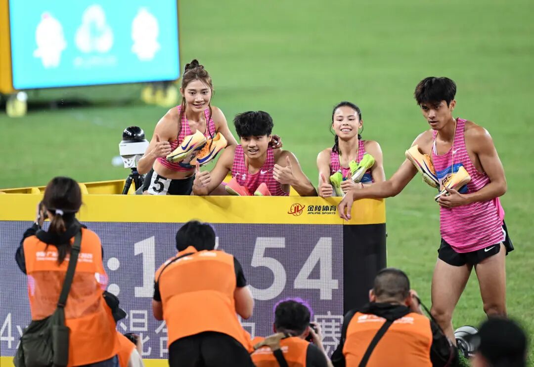 全运会|田径——4X400米混合接力决赛赛况XxjpseC002803_20251115_MVPFN0A001.JPG