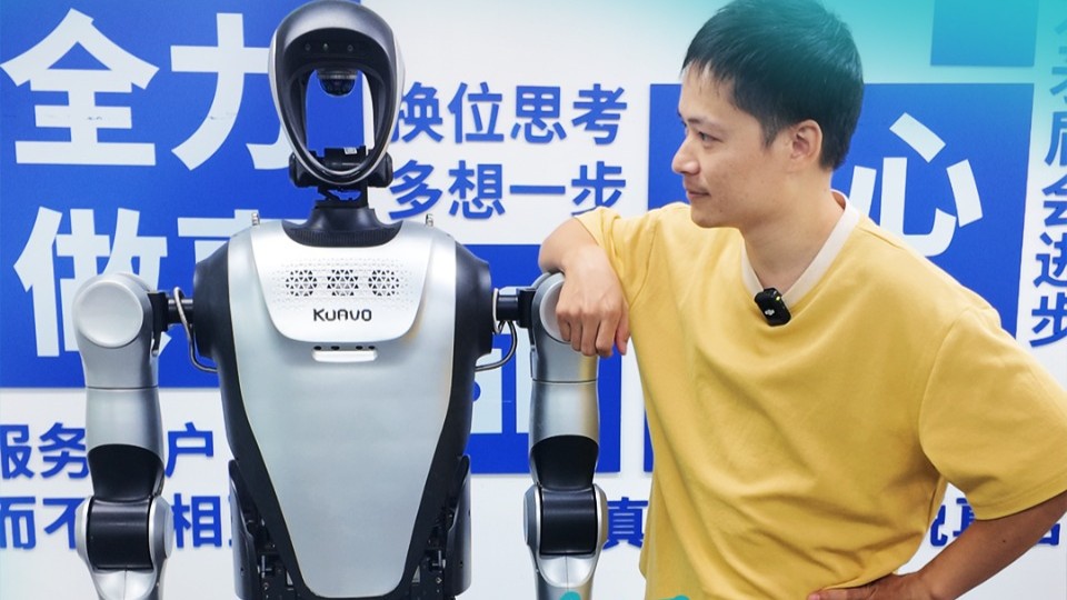 改革开放走在前｜能跑马拉松、能进厂打工，这里的机器人特全能