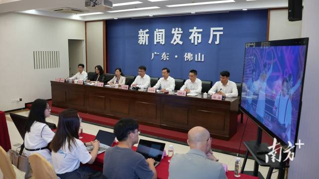 中国文联、广东省文联、佛山市政府、禅城区政府等相关负责人出席发布会。