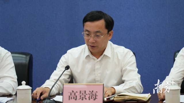广东省文联党组成员、专职副主席高景海发言介绍情况。