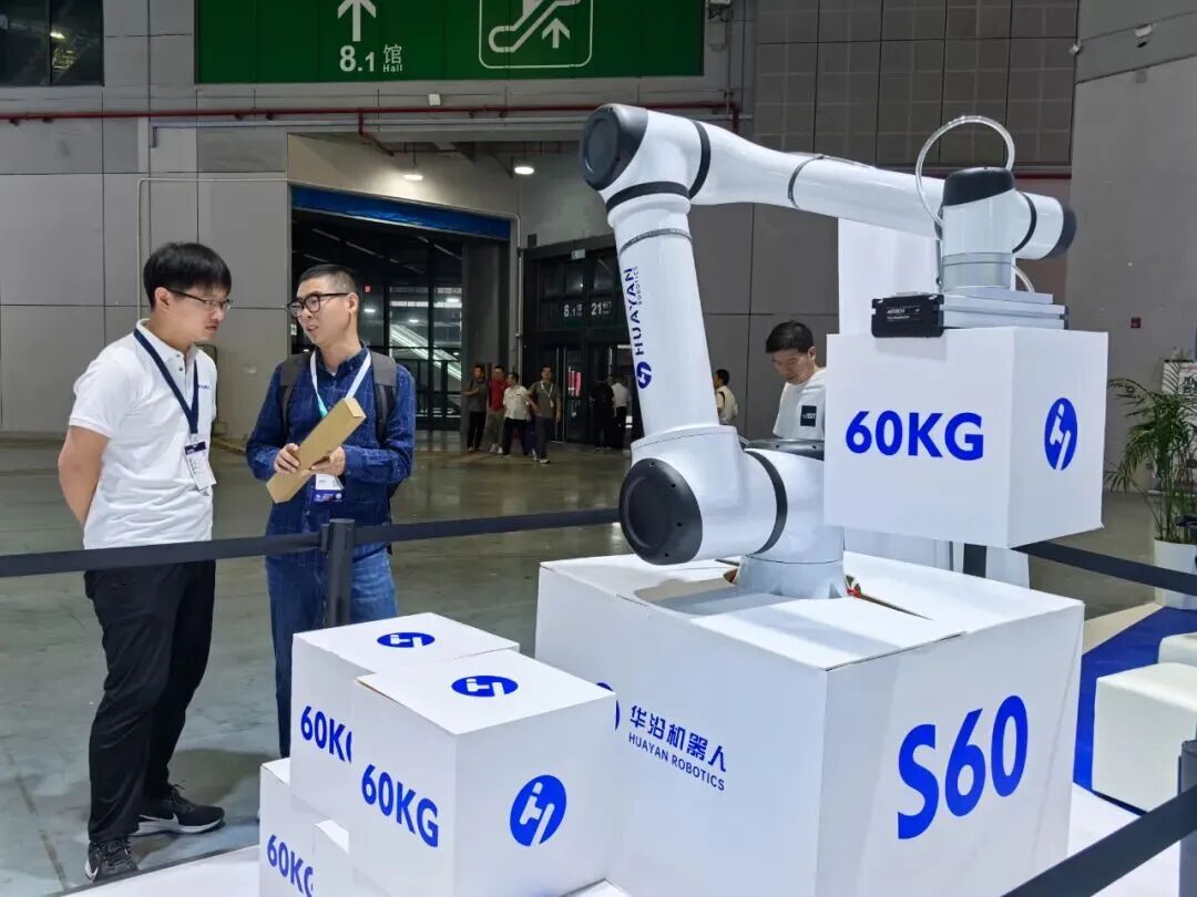 华沿机器人展出的S60大负载协作机器人,各项数据均打破行业极限。来源:佛山发改
