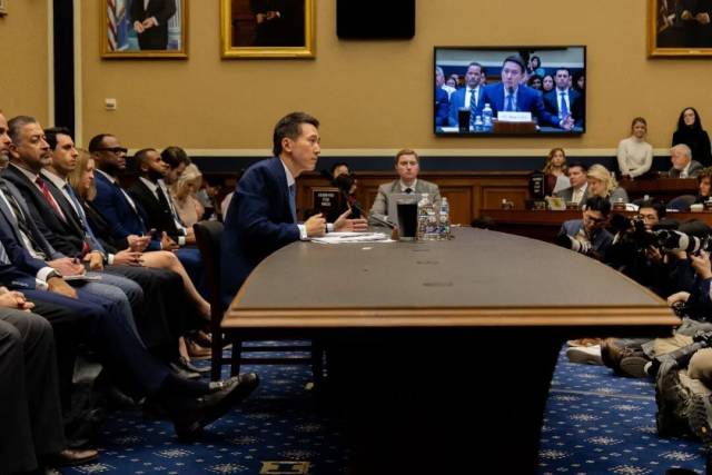 ▲2023年3月23日，美国华盛顿特区，TikTok首席执行官周受资出席美国国会众议院能源和商务委员会听证会。图/视觉中国