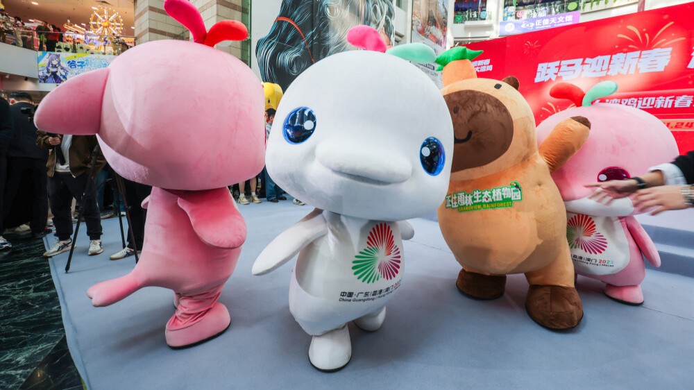 Guangzhou activates Games mascot "Greater Bay Chicken" for Spring Festival celebrations