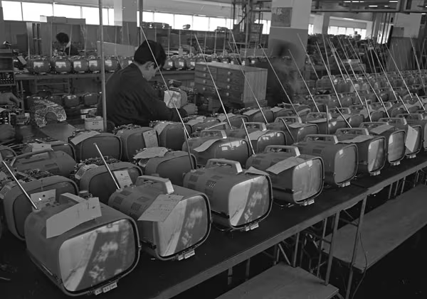 索尼晶体管电视制造线/图源：索尼