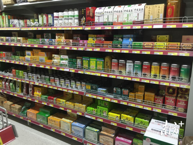 广东茶叶进出口有限公司在国外超市的产品。