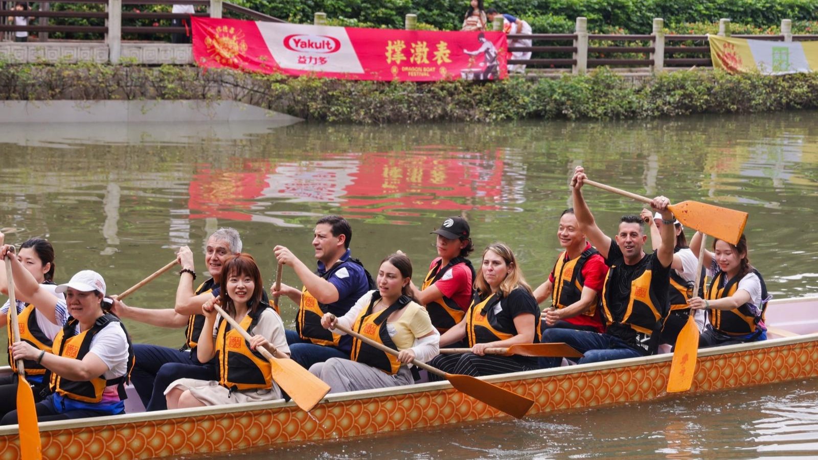 Friends from both China and abroad visit Liede, Guangzhou, to explore the first women's dragon boat team in Guangdong