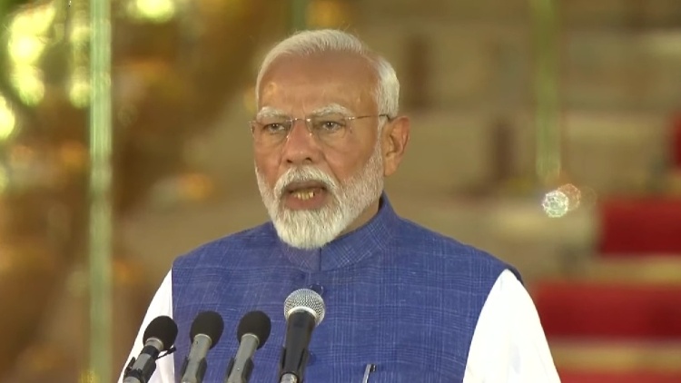 印度南部发生踩踏事件至少36人死亡 莫迪发文哀悼