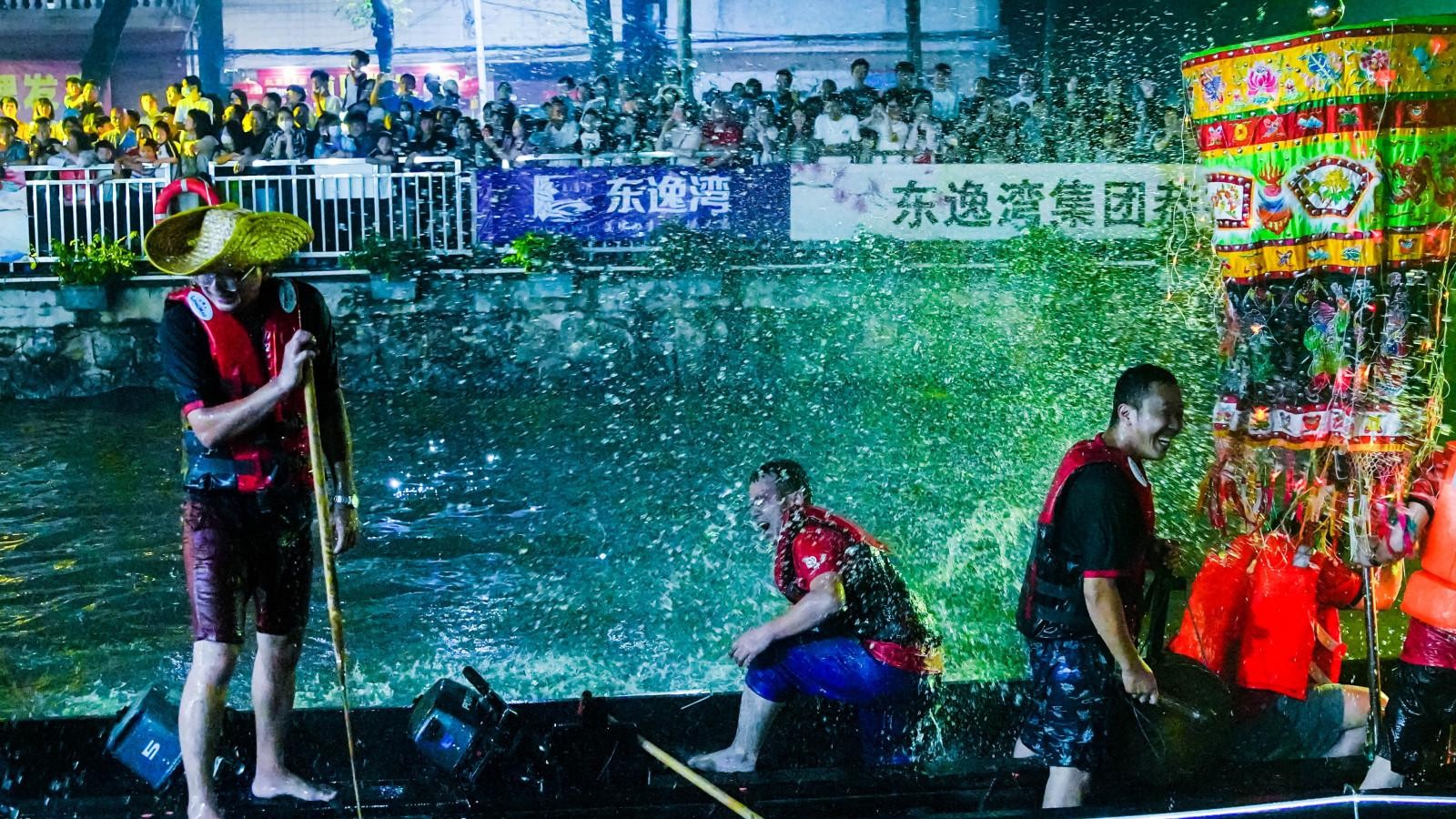 Experiencing unique night dragon gathering activity in Shunde, Guangdong