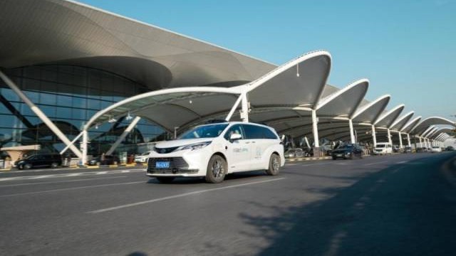 Self-driving taxis hit Guangzhou streets with airport and train station routes