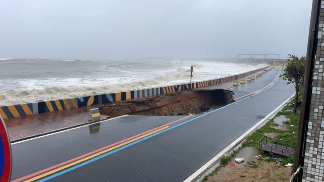 发现海浪冲堤，果断封控！两起成功避险路基塌陷灾害
