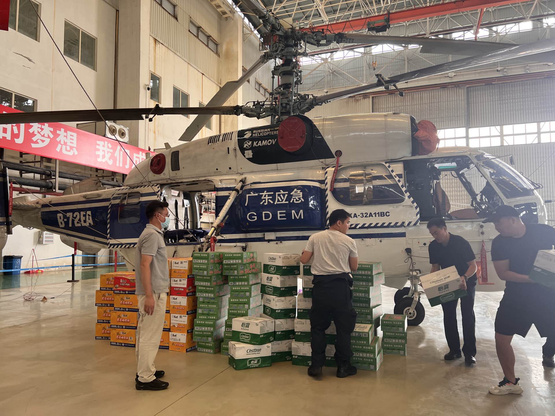 广东省粮食和物料储备局紧急提供救济材料，以