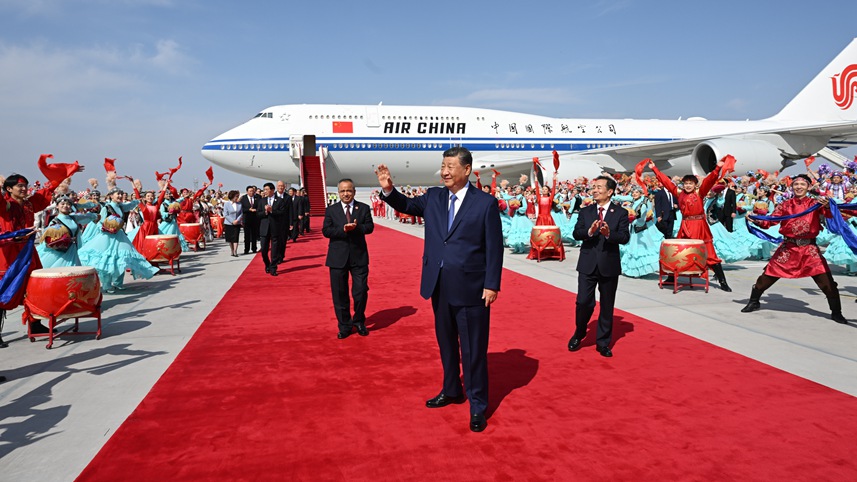 Xi leads central delegation to Urumqi for 70th anniversary of Xinjiang Uygur Autonomous Region