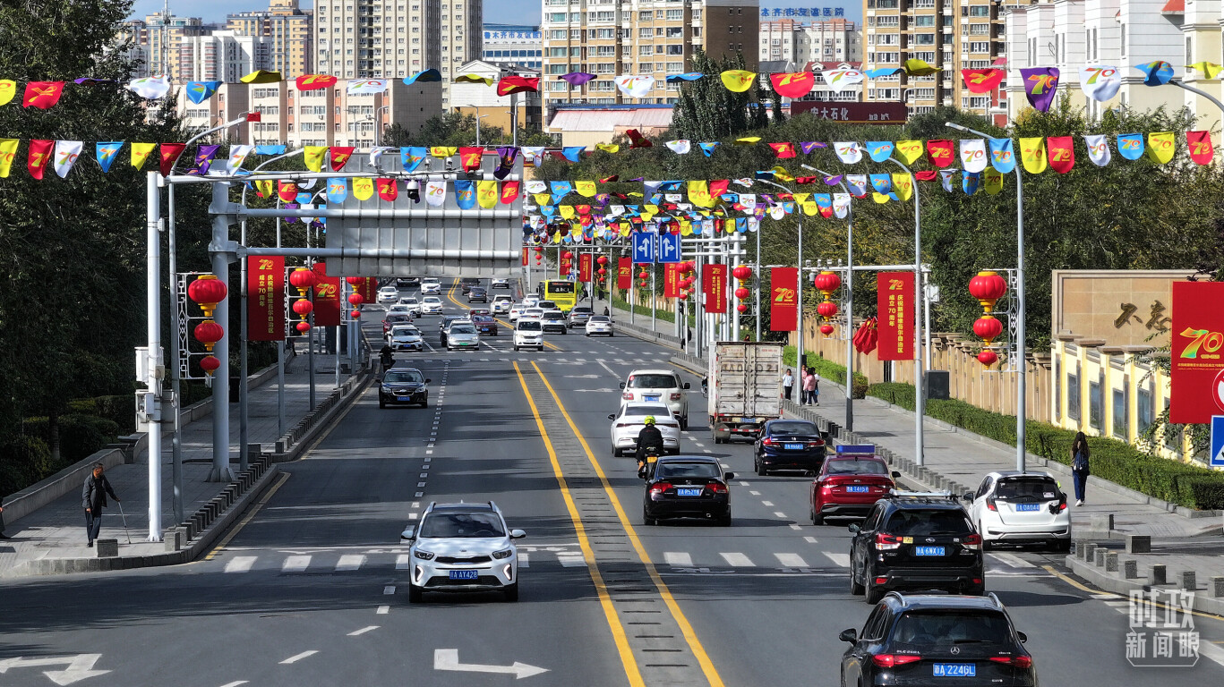 △乌鲁木齐街景。(总台央视记者范凯拍摄)