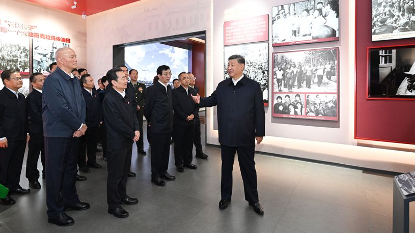 Xi visits exhibition marking 70th founding anniversary of Xinjiang Uygur Autonomous Region