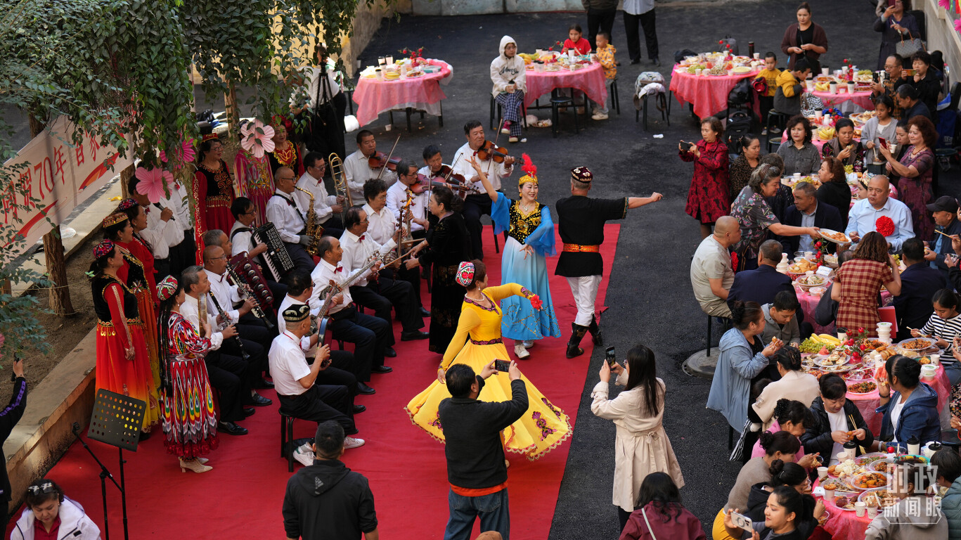 △乌鲁木齐街头。(总台记者李晋拍摄)