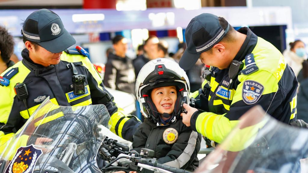 6th Chinese People's Police Day marked across China