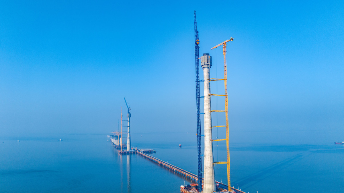 Gaolan Port Bridge main tower to be capped by year end