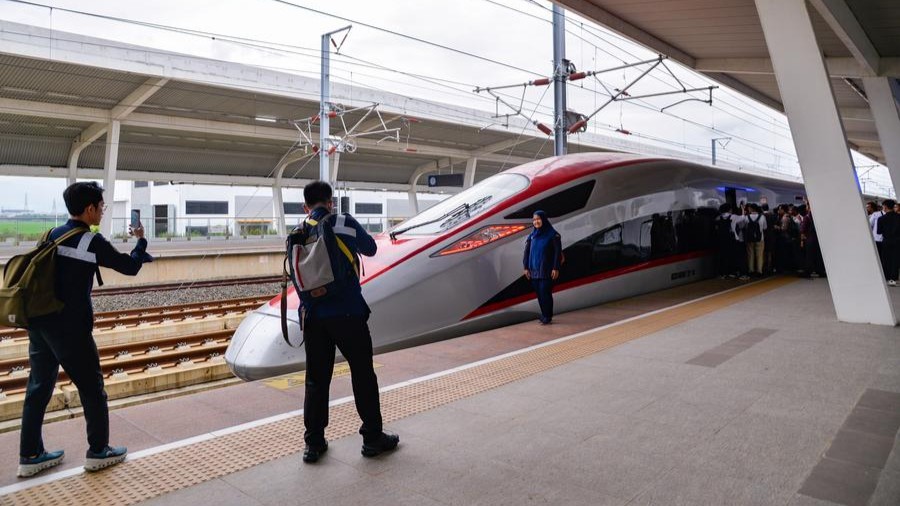 Karawang station on Indonesia's Whoosh train records 5,500 passengers in first 10 days of operation