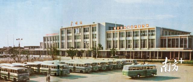 1974年春，新建成的广州火车站。