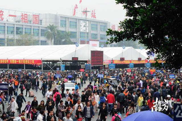 2013年2月，广州站迎来客流高峰，大批旅客返乡。