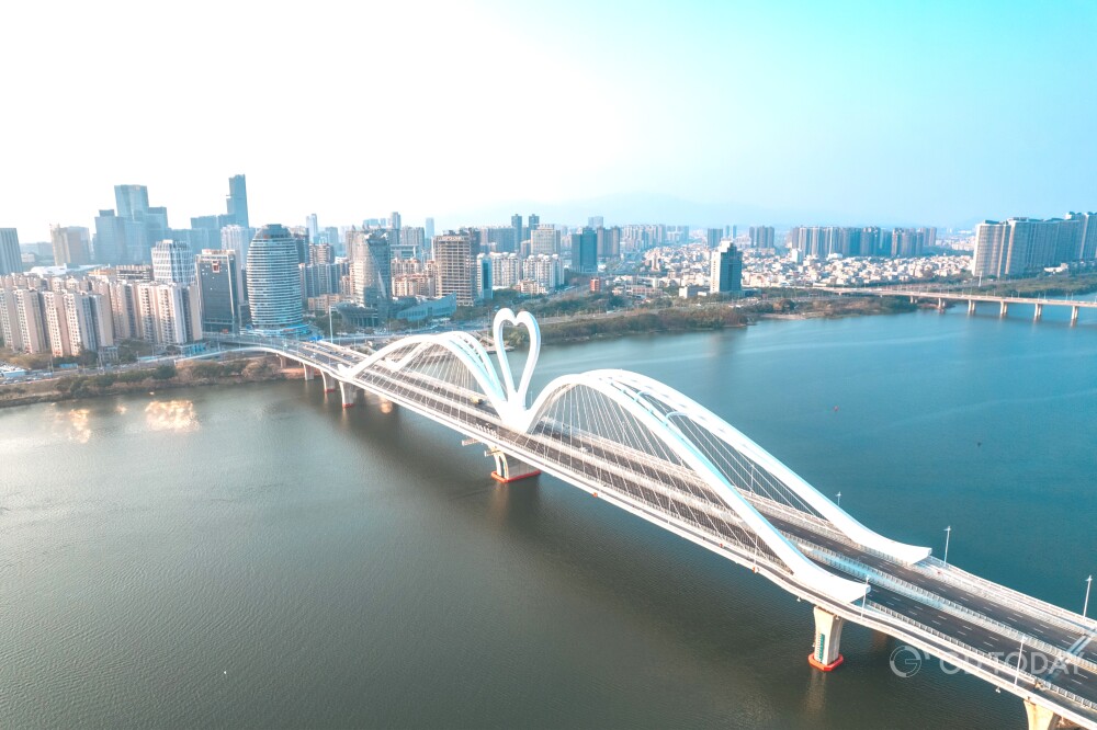 the Echeng Bridge in Huizhou. 南方+ 王昌辉 拍摄