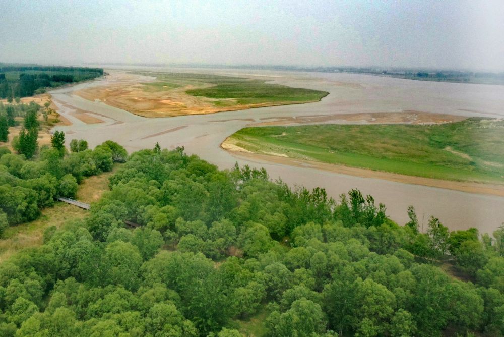 2025年4月27日拍摄的郑州黄河国家湿地公园（无人机照片）。新华社记者 李嘉南 摄