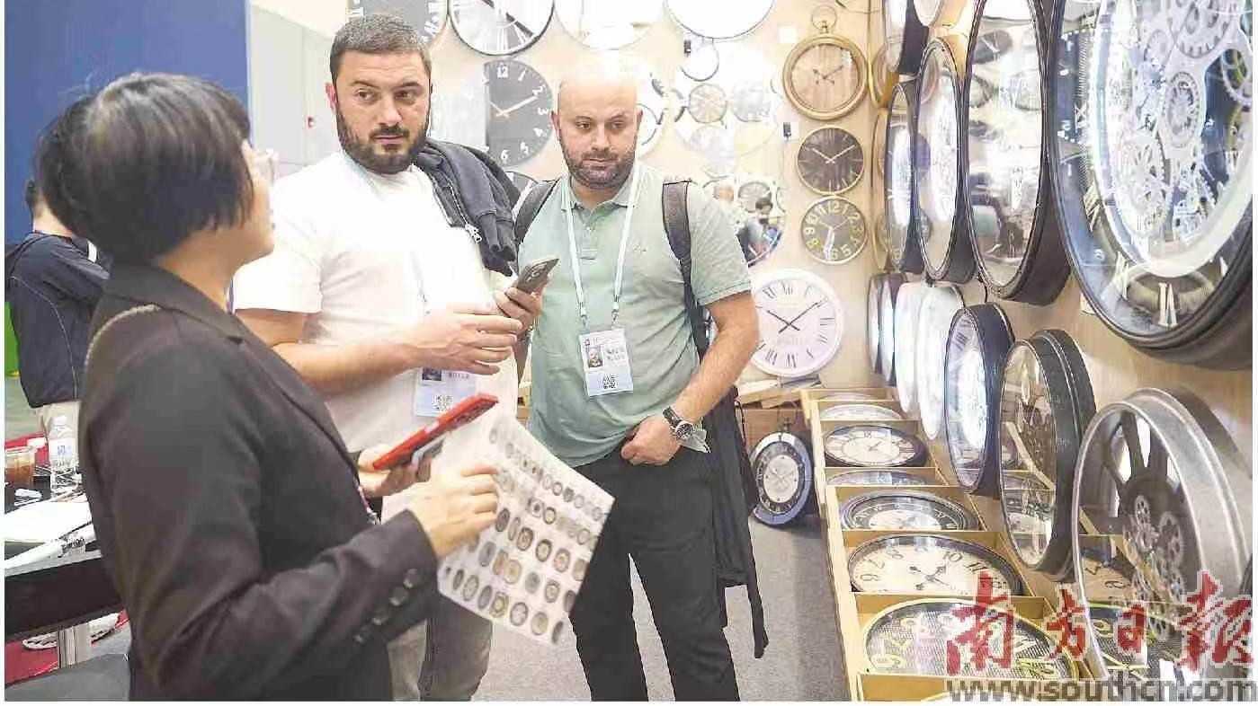 广交会外国客商“爱上”人民币结算