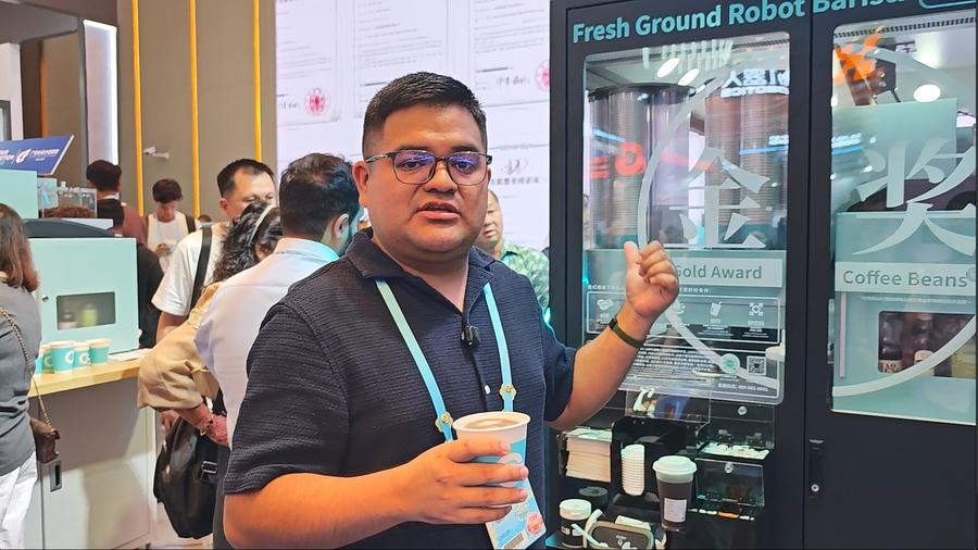 Young entrepreneur promotes China-Peru trade collaboration at Canton Fair