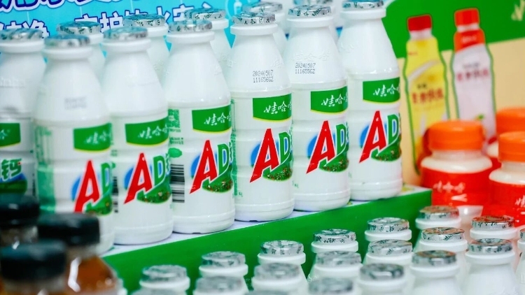 宗馥莉重回娃哈哈上班，“心腹”也复职了｜公司舆情哨