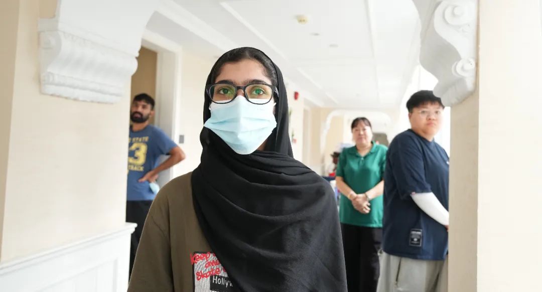 Tanweer Aqsa from Pakistan at an interview with Shenzhen Daily this morning. Photos by Liu Xudong