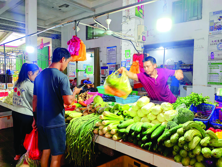 9月2日上午，惠东港口市场大部分商家已恢复正常营业。