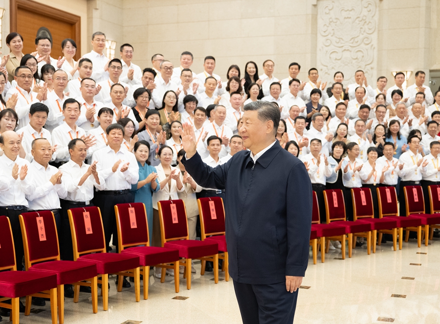 　　9月9日，党和国家领导人习近平、李强、蔡奇、丁薛祥等在北京接见参加庆祝第四十个教师节暨全国教育系统先进集体和先进个人表彰活动代表。新华社记者 李涛 摄