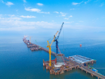 黄茅海跨海通道项目东引桥首跨节段梁成功合龙 黄茅海跨海通道项目东引桥首跨节段梁成功合龙