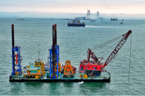 Immersed tunnel of Shenzhen-Zhongshan Link achieves dredging milestone
