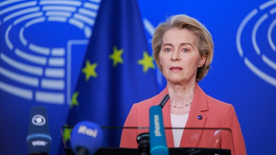 L'UE déplore les droits de douane imposés par Trump sur les voitures importées (von der Leyen)