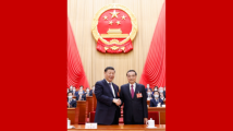 习近平同李克强握手 习近平同李克强握手