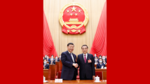 习近平同李克强握手