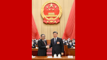 习近平同李强握手 习近平同李强握手