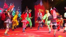 乡土文化与多元力量共振 广东“村晚”演绎基层治理新篇 乡土文化与多元力量共振 广东“村晚”演绎基层治理新篇